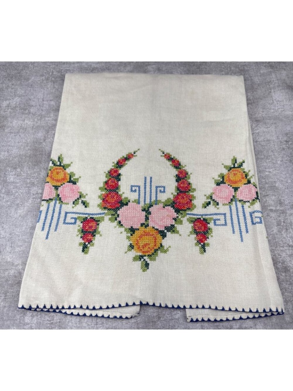 Embroidered Floral Linen Finger Towel Handmade 19" x 14" Delicate Stitching Vtg - Picture 8 of 10